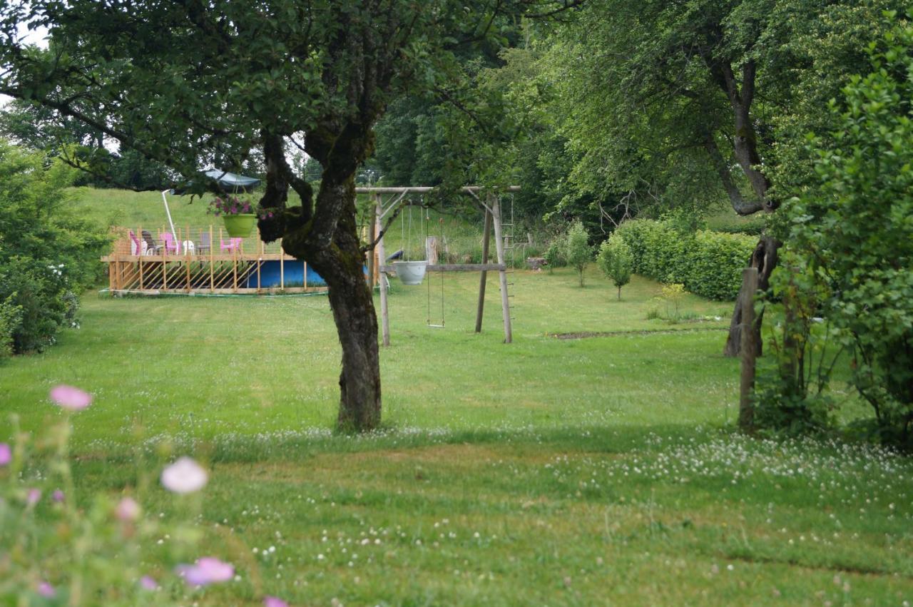Gite De 15 Places En Chambre De 2, 4, 5 Personnes Saint-Exupéry-les-Roches Exterior foto