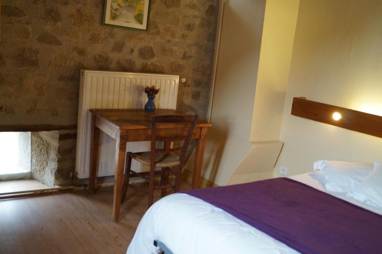 Gite De 15 Places En Chambre De 2, 4, 5 Personnes Saint-Exupéry-les-Roches Exterior foto